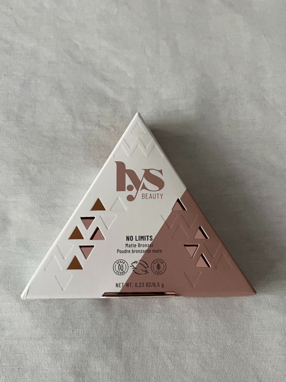 NEW in box LYS Beauty No Limits Matte Bronzer Motivate (Light)